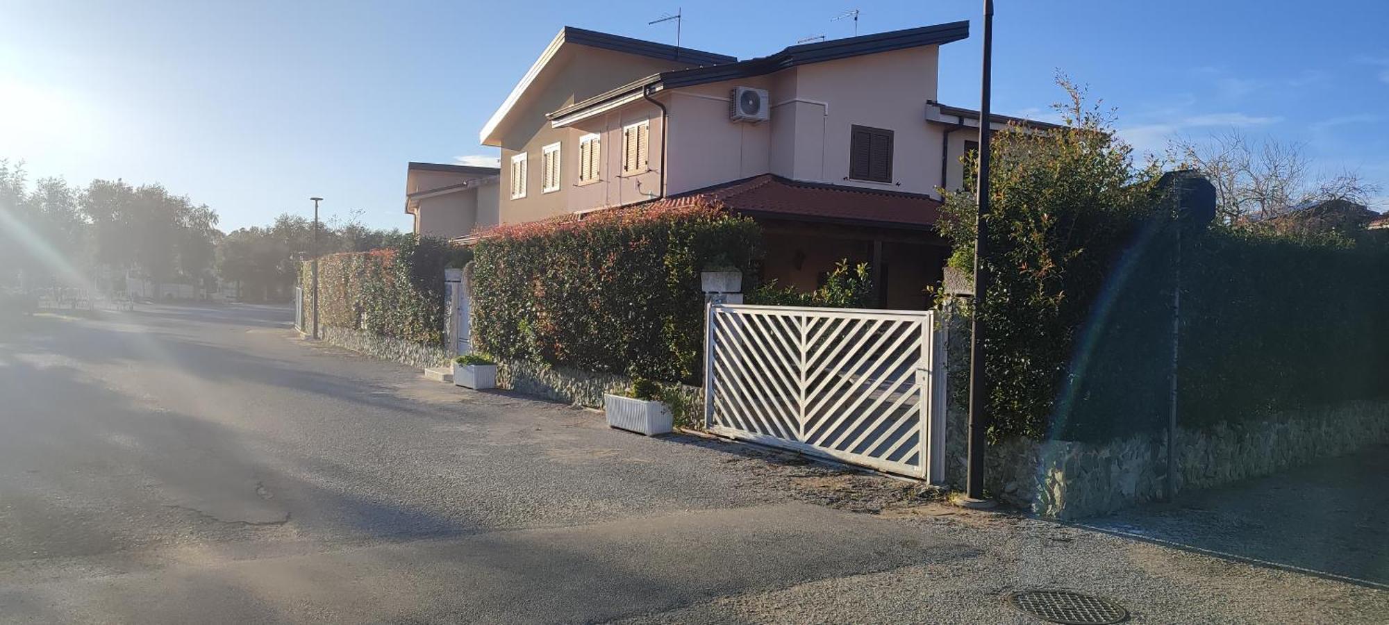 Villetta Aurora Villaggio Porto Ada A 2 Passi Dal Mare Pizzo  Exterior photo